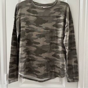 So Womens Camouflage Long Sleeve Crew Neck Shirt L Polyester/Spandex